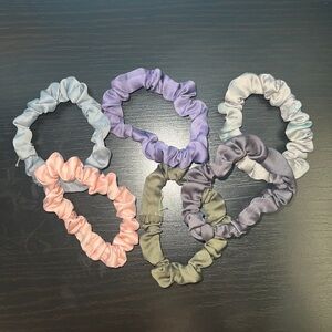 scrunchies/hair ties